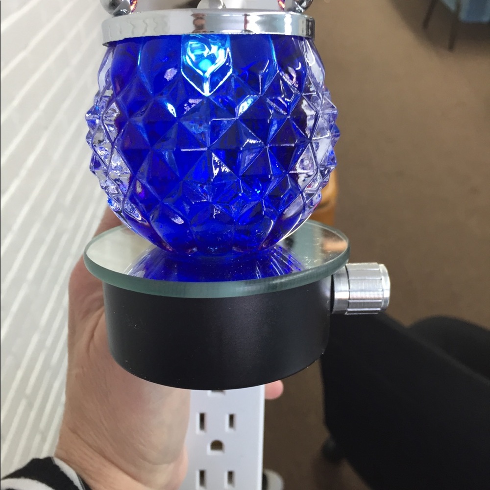 Plug in electric oil/wax burner